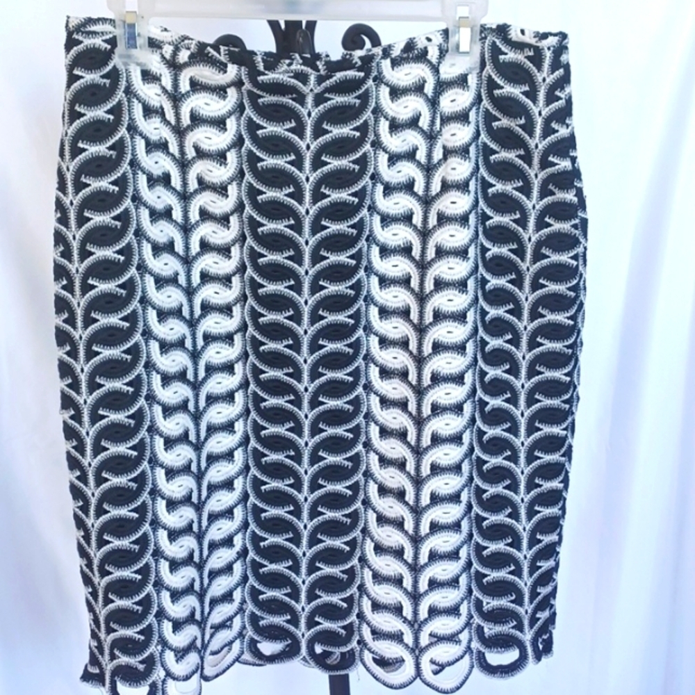 Tahari Arthur S. Lenive unique Crochet Black/white pencil skirt, sz 10, lined